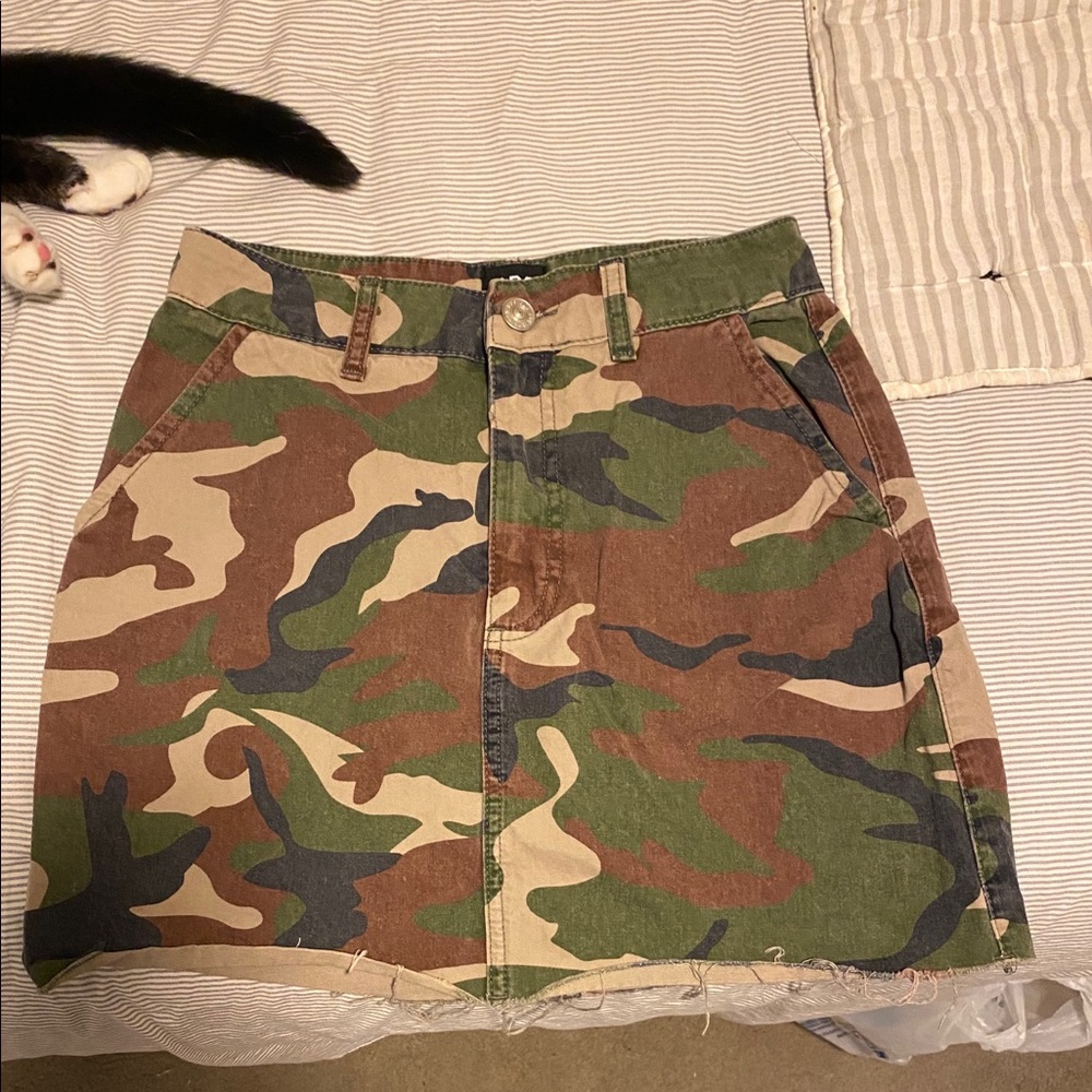 Camo mini skirt